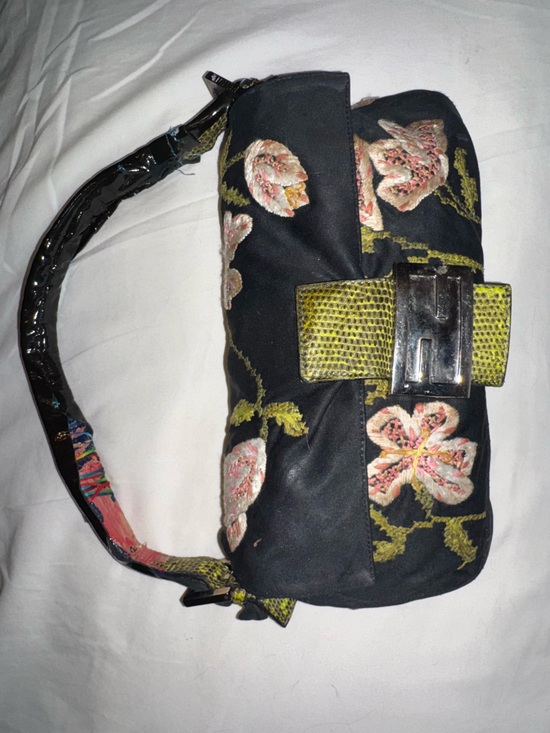 Fendi Handbags - Rare early 2000s Fendi Baguette FEN0610A with embroidered flowers and green trim